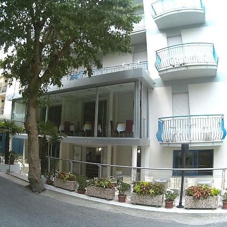 Hotel Azzurro Каттоліка Екстер'єр фото