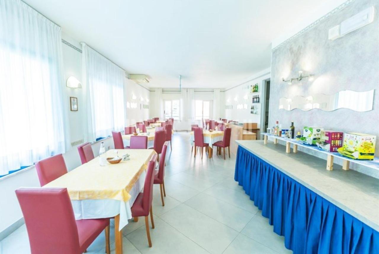 Hotel Azzurro Каттоліка Екстер'єр фото