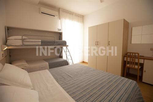 Hotel Azzurro Каттоліка Екстер'єр фото