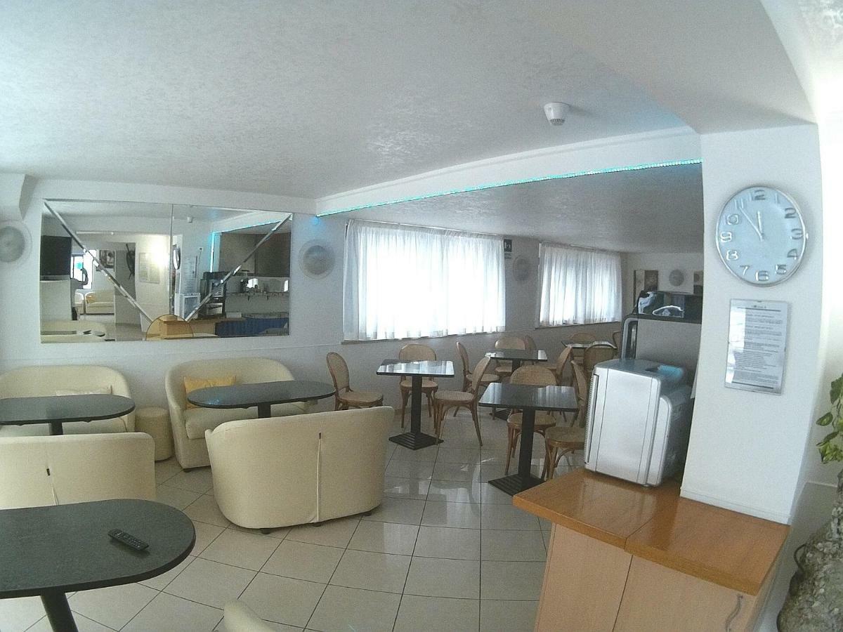 Hotel Azzurro Каттоліка Екстер'єр фото