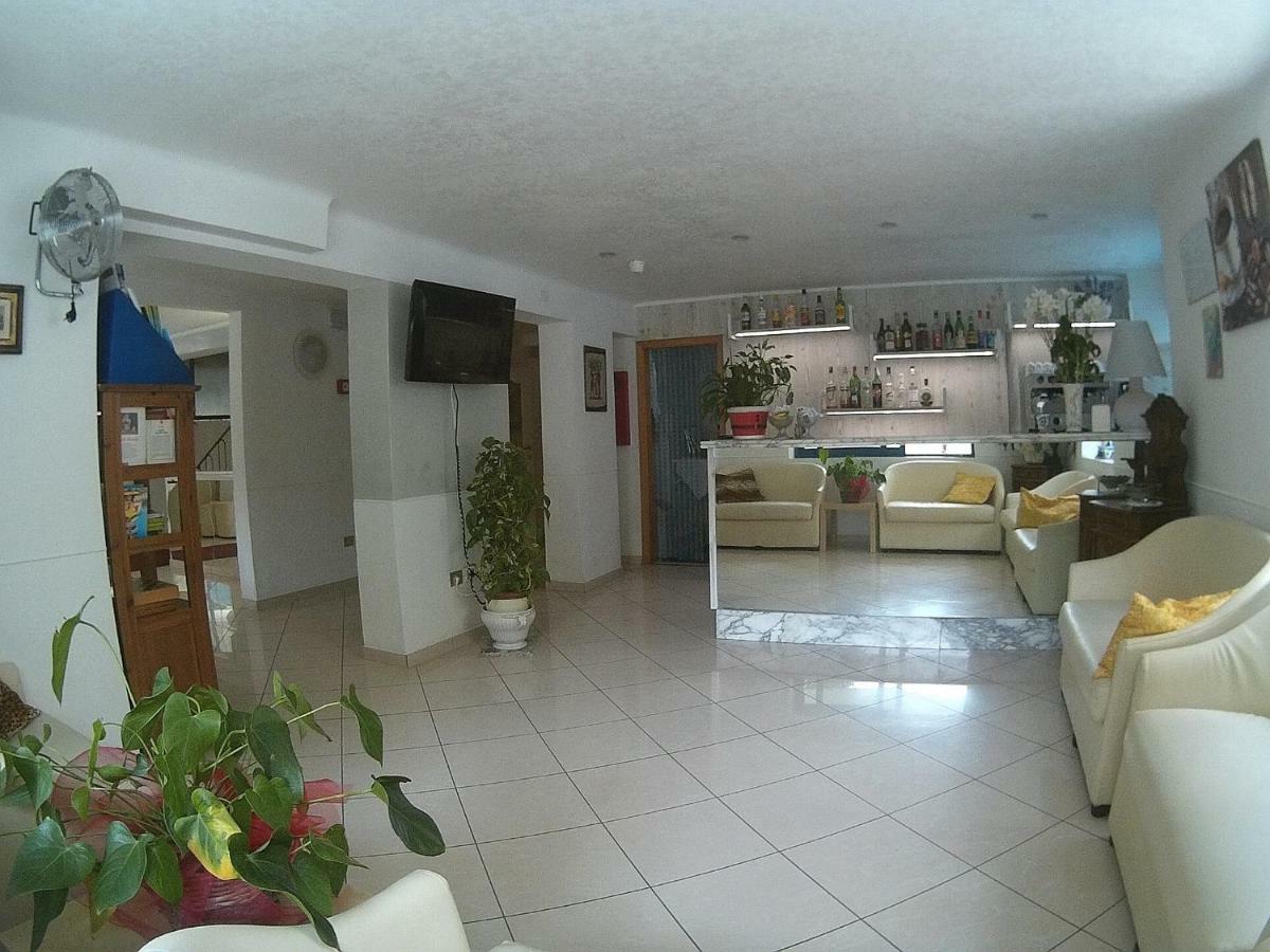 Hotel Azzurro Каттоліка Екстер'єр фото