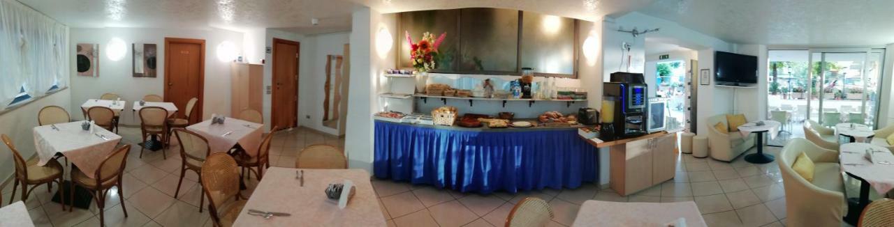Hotel Azzurro Каттоліка Екстер'єр фото